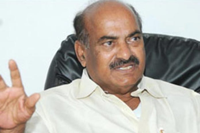 ys jagan one day income is rs 300 crores says jc diwakar reddy