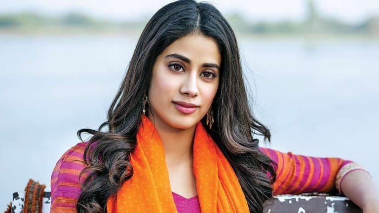 జాన్వీ కపూర్ మీద అలాంటి టాక్ ఉంది కాబట్టే టాలీవుడ్ కి తీసుకు రావడం లేదట ..?