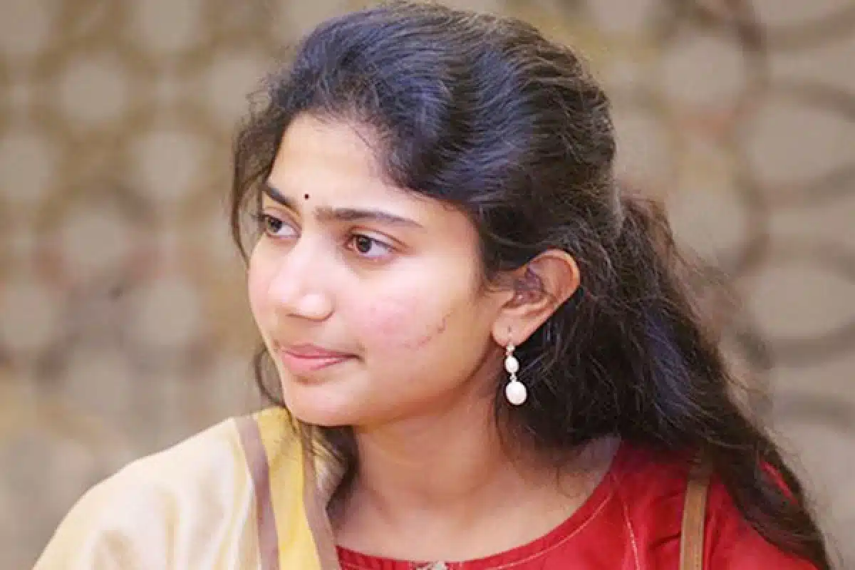 వాళ్ళంతా భజన బ్యాచ్ అంటున్న సాయి పల్లవిని వదిలి పెడతారా ..?