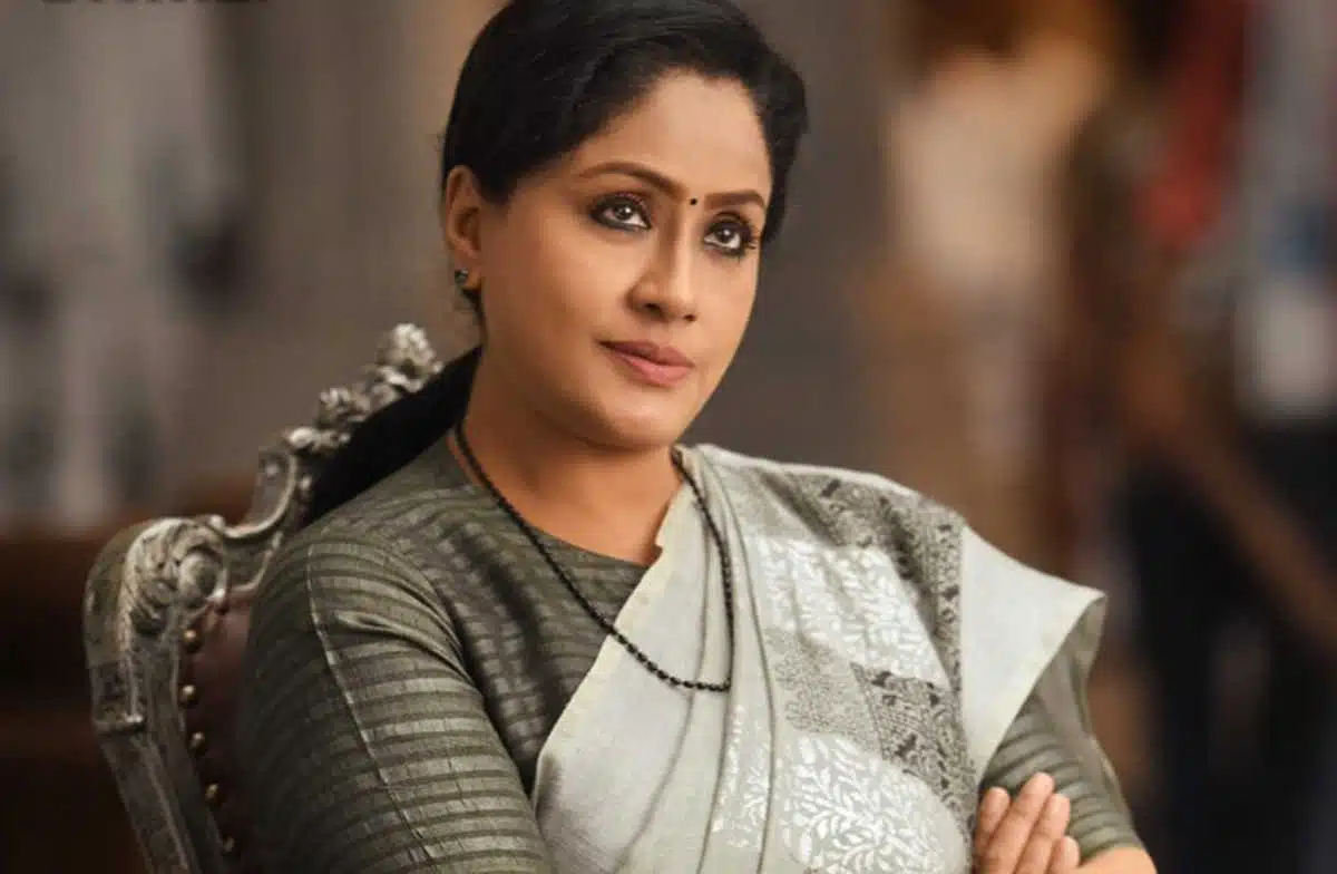 vijayashanthi sensational comments on cm kcr