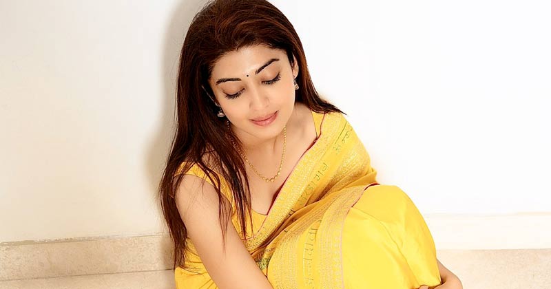 Pranitha Subhash : కుదురుగా కూర్చొనే గుండెలని పిండేస్తోంది ప్రణీత సుభాష్… !