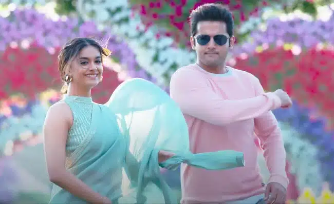 నితిన్ – కీర్తి సురేష్ ఇంత రొమాంటిక్ గా ఉన్నారేంటి యూత్ తట్టుకోలేరు ..?