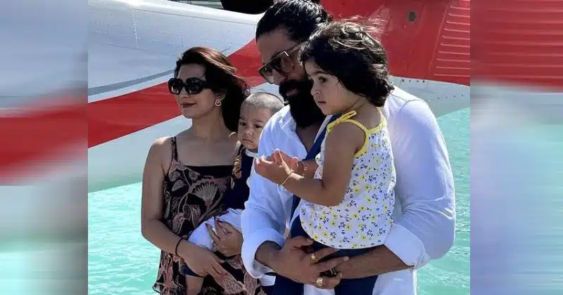 yash enjoys with family in maldives