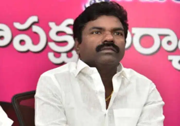 trs mla rasamayi balakishan comments about trs party