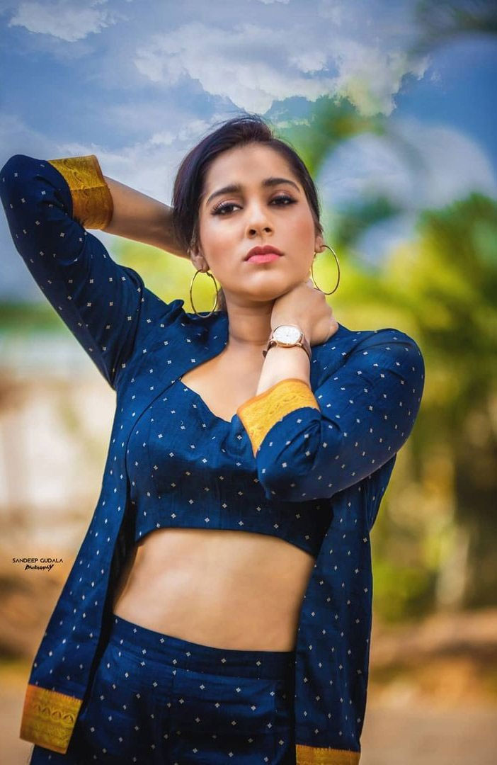 Rashmi Gautam has earned a craze among the audience