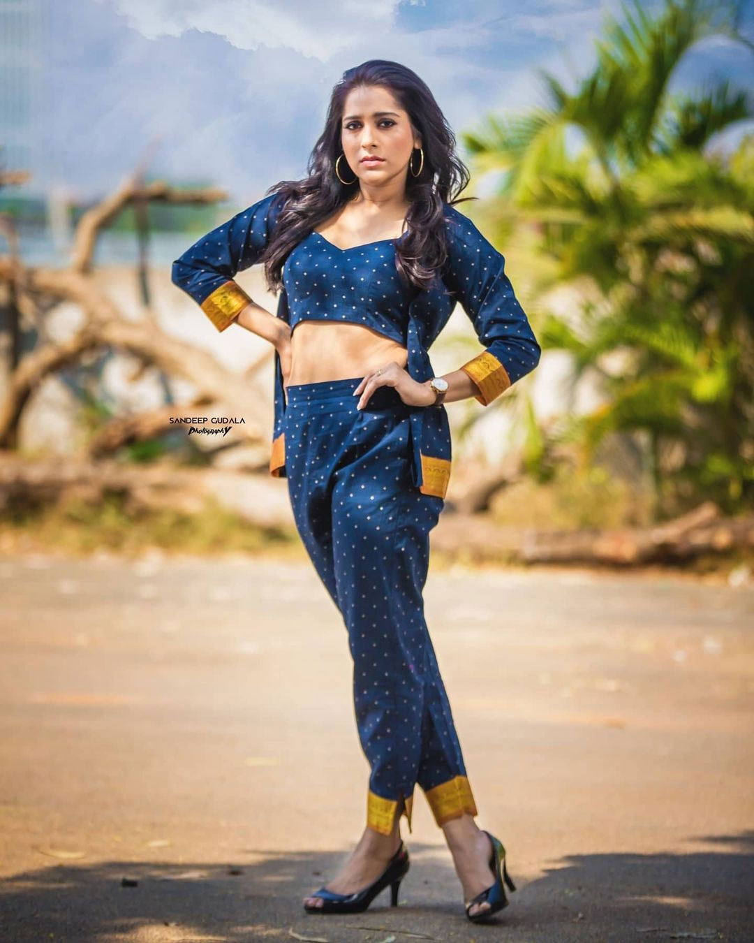 Rashmi Gautam has earned a craze among the audience