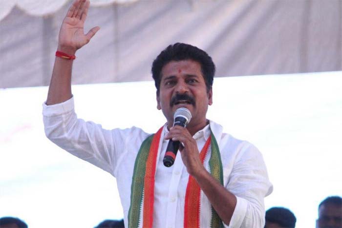 Revanth Reddy : రేవంత్ రెడ్డి ప్లాన్ చేంజ్.. కేటీఆర్ సీఎం అని తెలియగానే.. ఏం చేశారంటే?