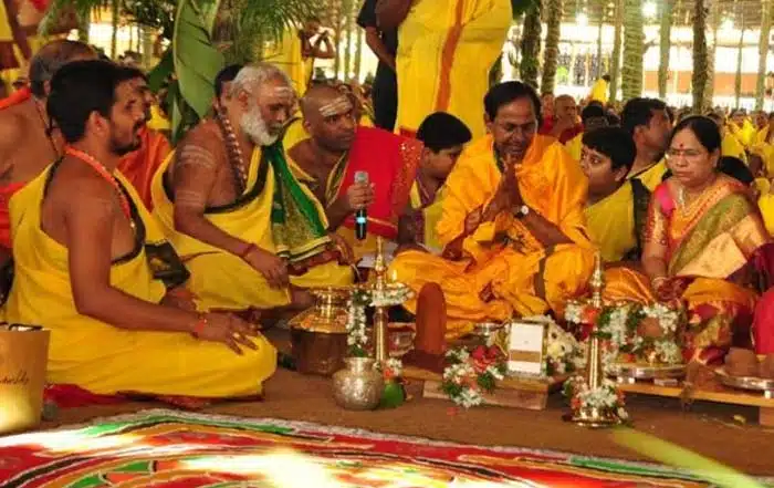 cm kcr performed powerful puja to become strong in politics