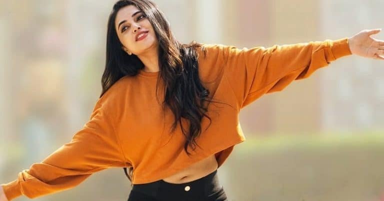 Priyanka arul mohan : ప్రియాంక అరుళ్ మోహన్ ని గ్లామర్ క్వీన్ గా మార్చేస్తున్నారా ..?