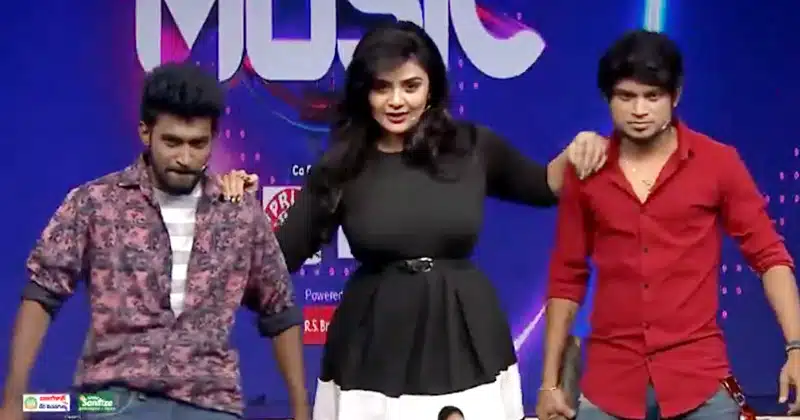 Sreemukhi on Express Hari in Suma Start Music