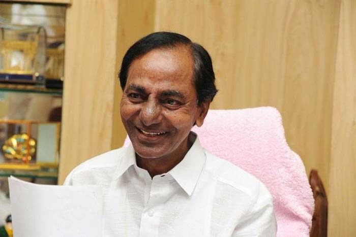 KCR : దట్ ఈజ్ కేసీఆర్.. ఎమ్మెల్సీ ఎన్నికల్లో ఊహించని అభ్యర్థిని నిలబెట్టి.. కాంగ్రెస్, బీజేపీకి బిగ్ షాకిచ్చారు?