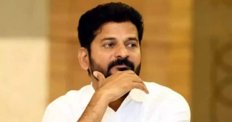 Revanth Reddy : తన వారందరిని పంపి ఆపై తాను వెళ్లాలని రేవంత్‌ రెడ్డి అనుకుంటున్నాడా?