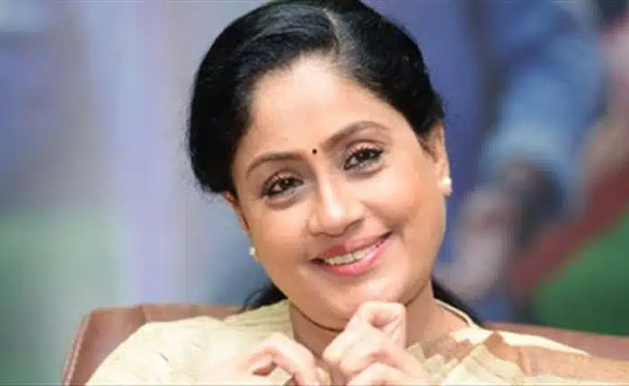 telangana bjp leader vijayashanthi to attract congress leaders