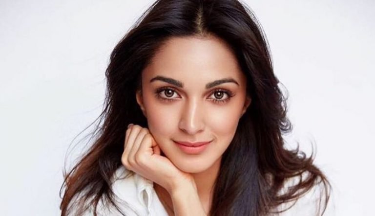 Kiara Advani : కియారా అద్వానీ కోసం ఆ ఇద్దరు స్టార్ హీరోలు తెగ ట్రై చేస్తున్నారట..?