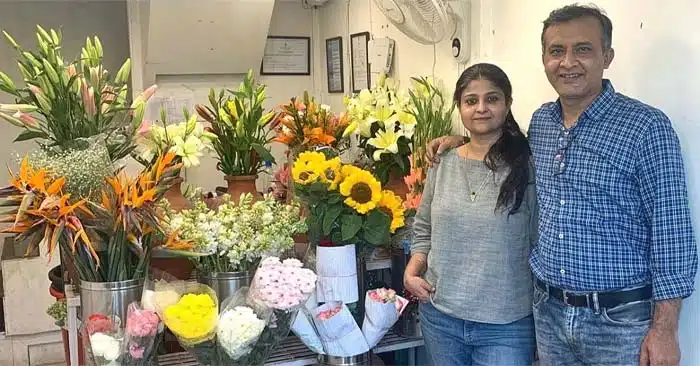 gurugram couple earning 7 lakhs per month by selling flowers