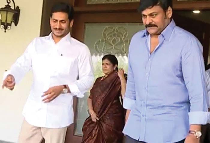 chiranjeevi praises Ys jagan for naming kurnool airport after the uyyalavada narasimha reddy