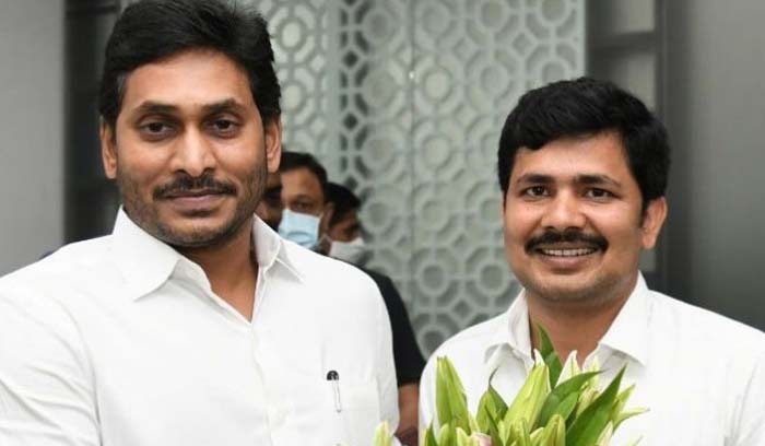 Tirupati by poll : ఏంటో.. వైసీపీకి అన్నీ అలా కలిసొస్తున్నాయ్? వైసీపీ టైమ్ బాగుంది?