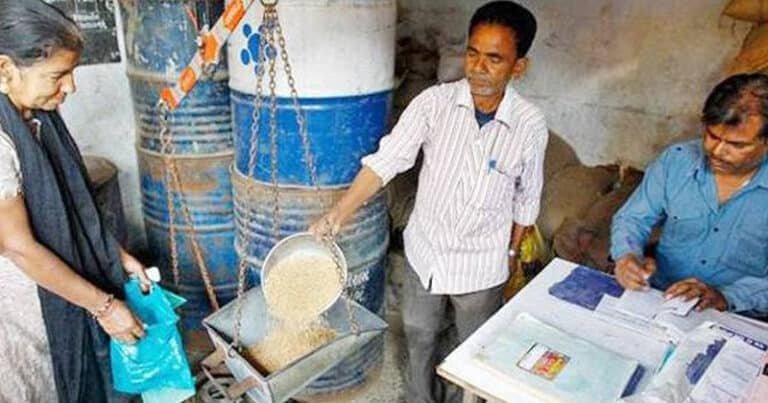 Ration Card : విడ్డూరం.. ఒక్క రేషన్‌ కార్డులో హిందూ ముస్లీంలు కలిసి 68 మంది…!