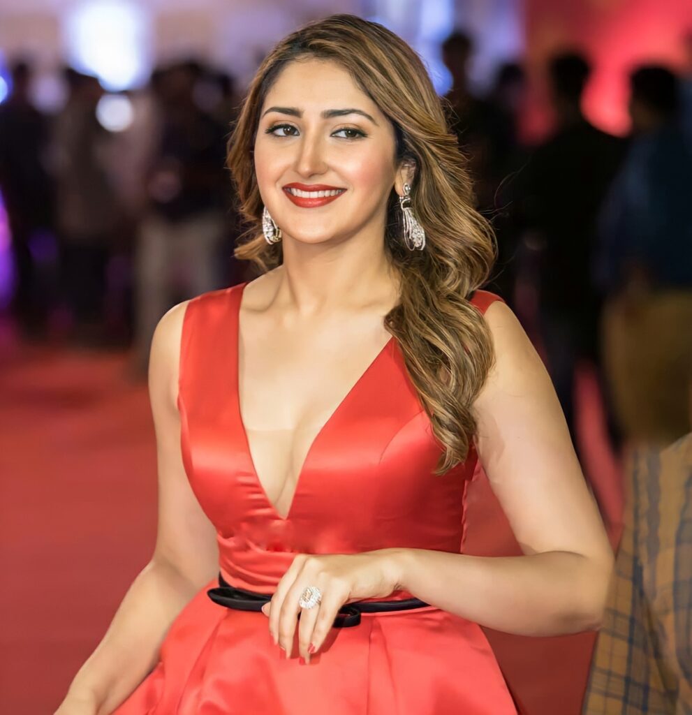 sayyeshaa saigal Latest Pics goes to viral