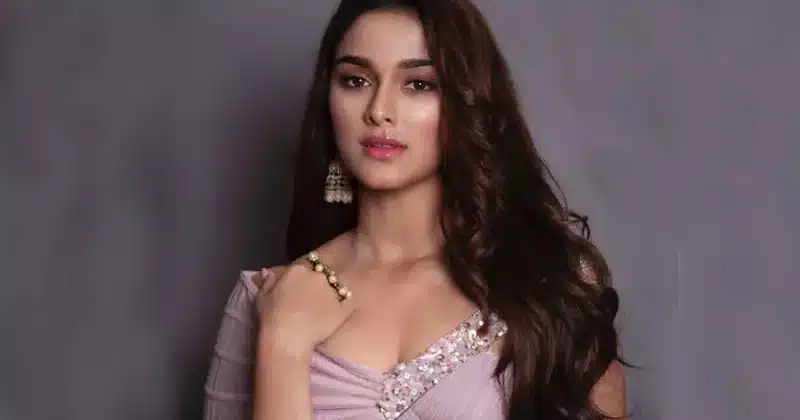 saiee-manjrekar is encouraged by her father