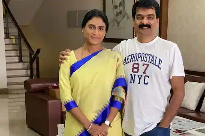 ys sharmila new look for khammam meeting