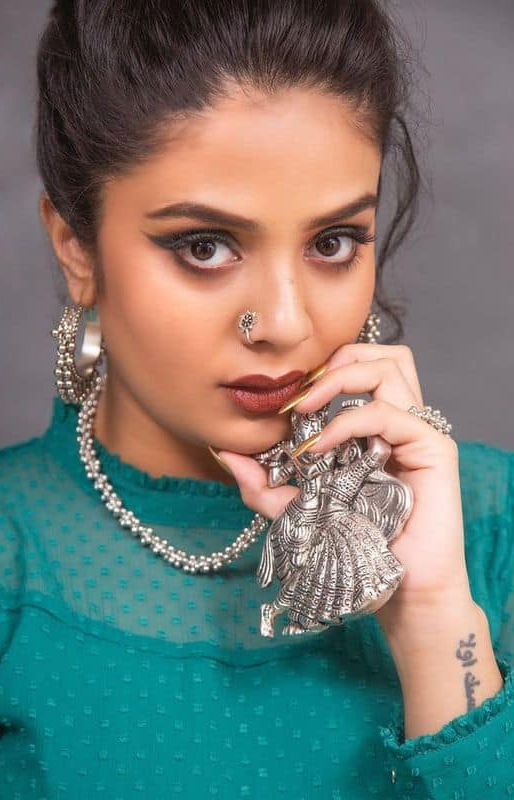 Sreemukhi Latest Pics Goes to viral