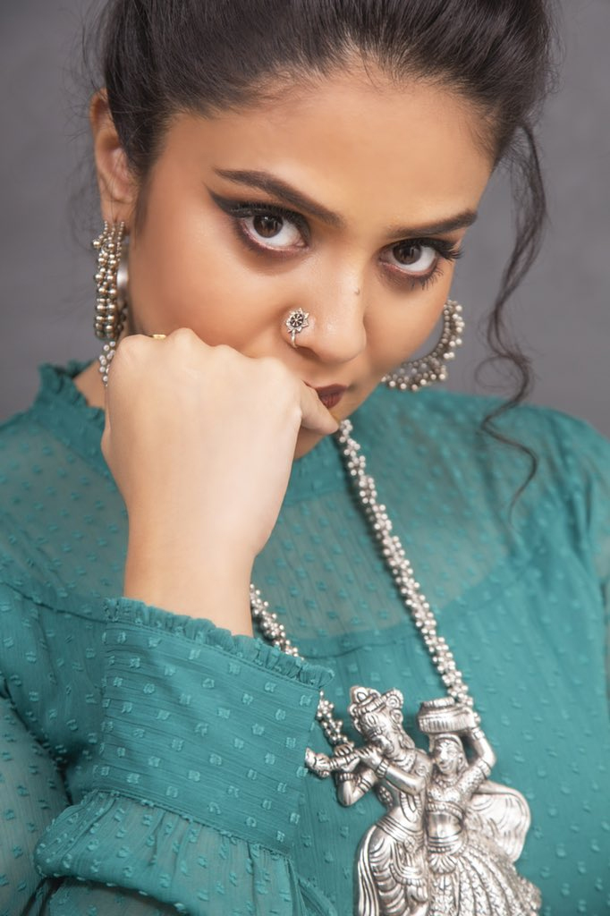 Sreemukhi Latest Pics Goes to viral