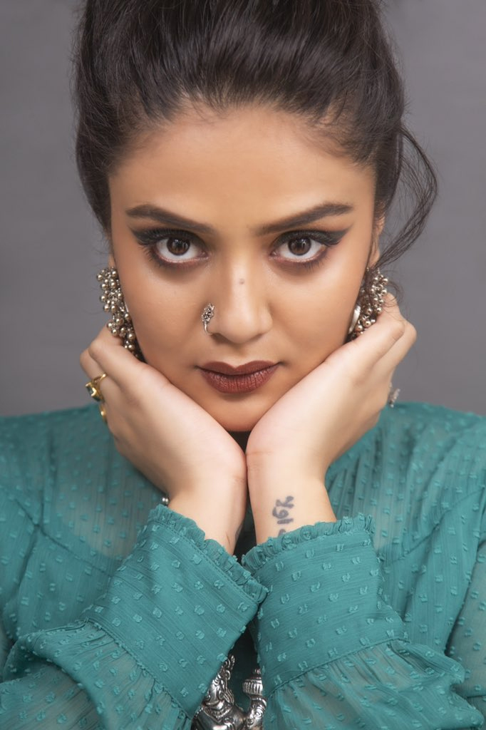 Sreemukhi Latest Pics Goes to viral