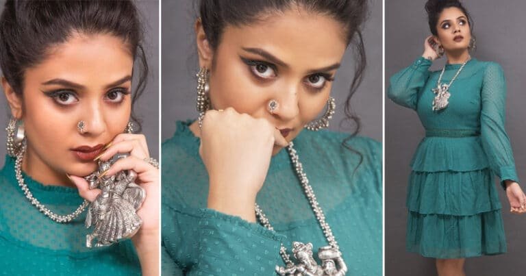 మెడ‌లో బిల్ల‌.. పొట్టి గౌను వేసుకున్న శ్రీ‌ముఖి హాట్ ఫోటోస్‌