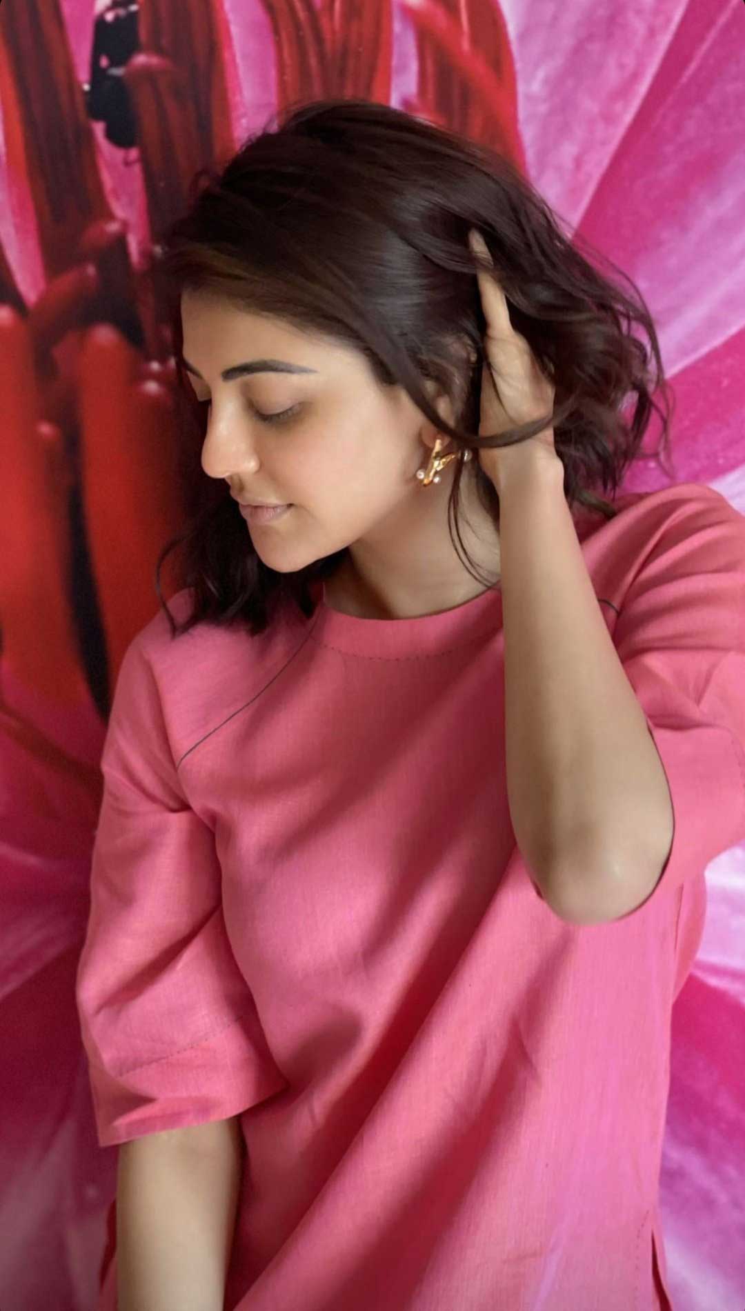 kajal aggarwal Latest Pink Dress Pics viral