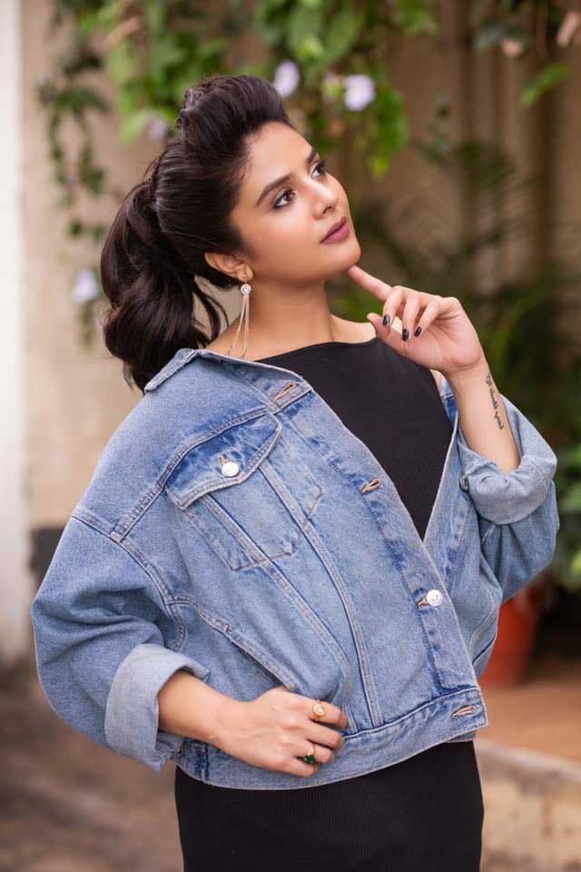 Anchor Sreemukhi Latest pics viral