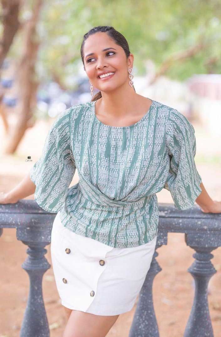 jabardasth anchor anasuya Latest Pics Goes to viral