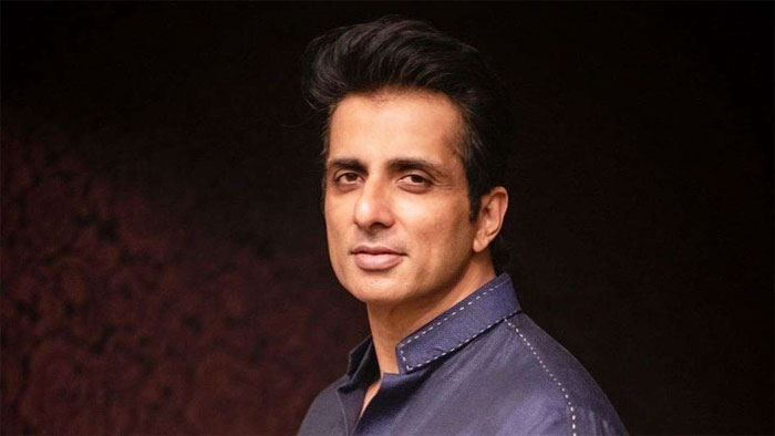 sonu sood fan meets him in mumbai by walking from hyd