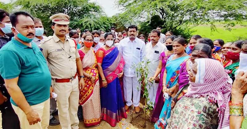 ప్రతి ఇంటికి 6 మొక్కలు నాటాలి.. హరితహారం కార్యక్రమంలో ఎంపీ బడుగుల లింగయ్య యాదవ్