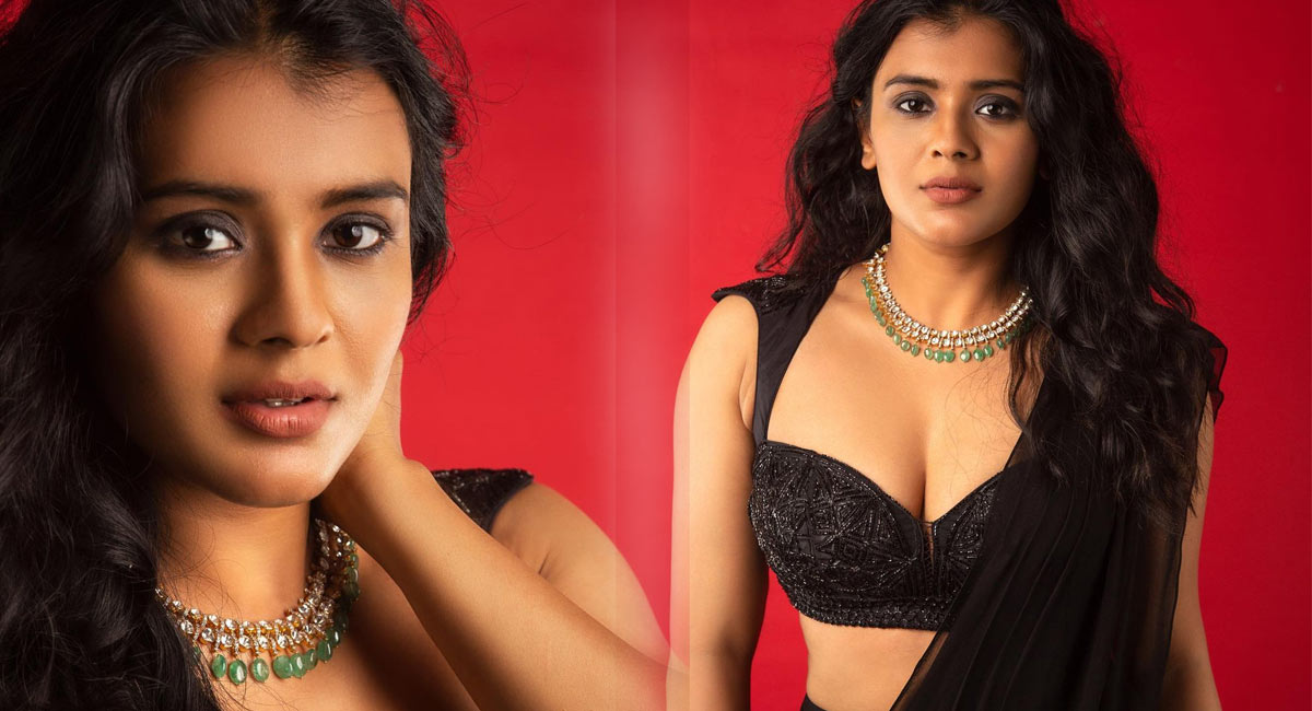 Hebah Patel : కొంగును పక్కకు తప్పించేసి.. అబ్బా అనిపించేలా హెబ్బా ఎద అందాల విందు..!