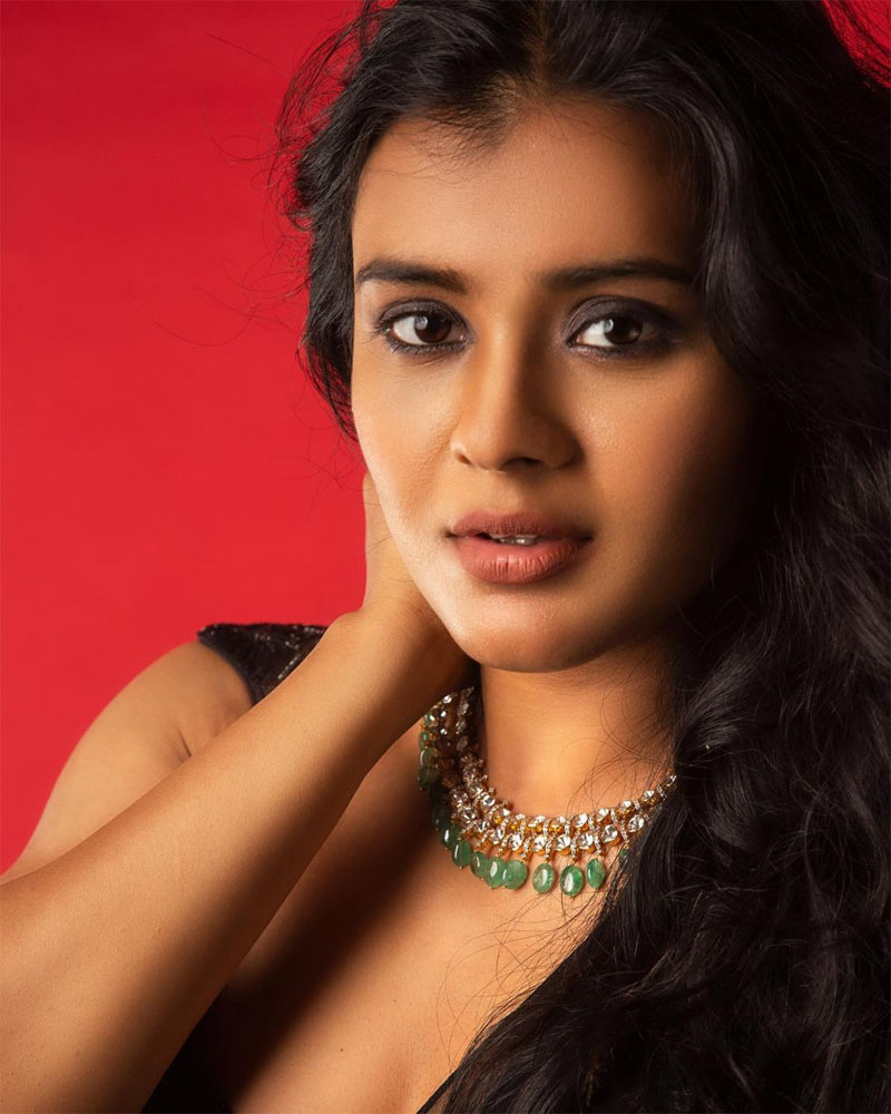 Hebah Patel latest Pics Goes Viral