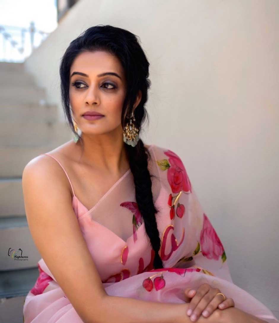 priyamani Latest Saree Pics Viral