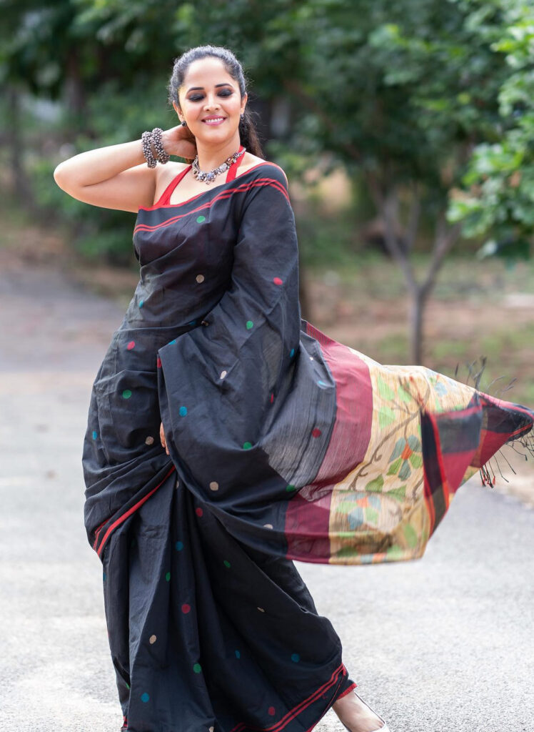 Anchor Anasuya Handloom Day Special Pics