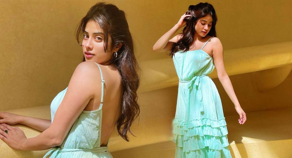 Janhvi Kapoor : ద్రాక్ష పళ్ళ కళ్ళతో కైపెక్కిస్తున్న జాన్వీ కపూర్ లేటెస్ట్ పిక్స్.. నవతరం అందాల తార అంటున్నఫ్యాన్స్