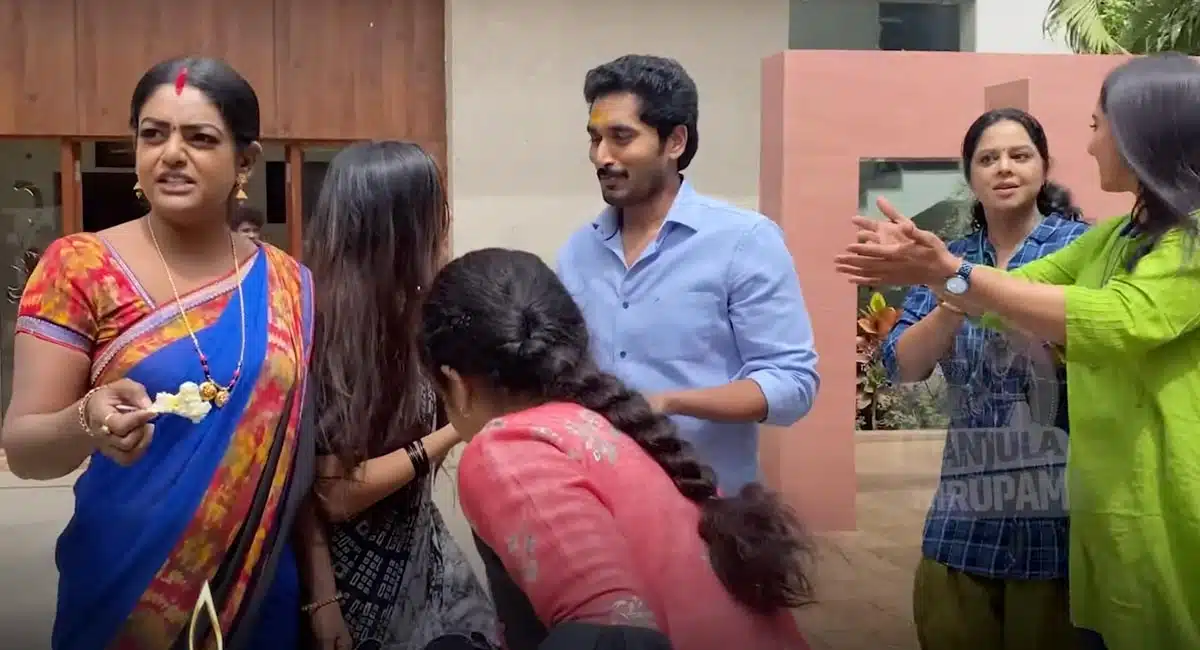 Premi Vishwanath In Nirupam Birthday Celebrations At Karthika Deepam Set