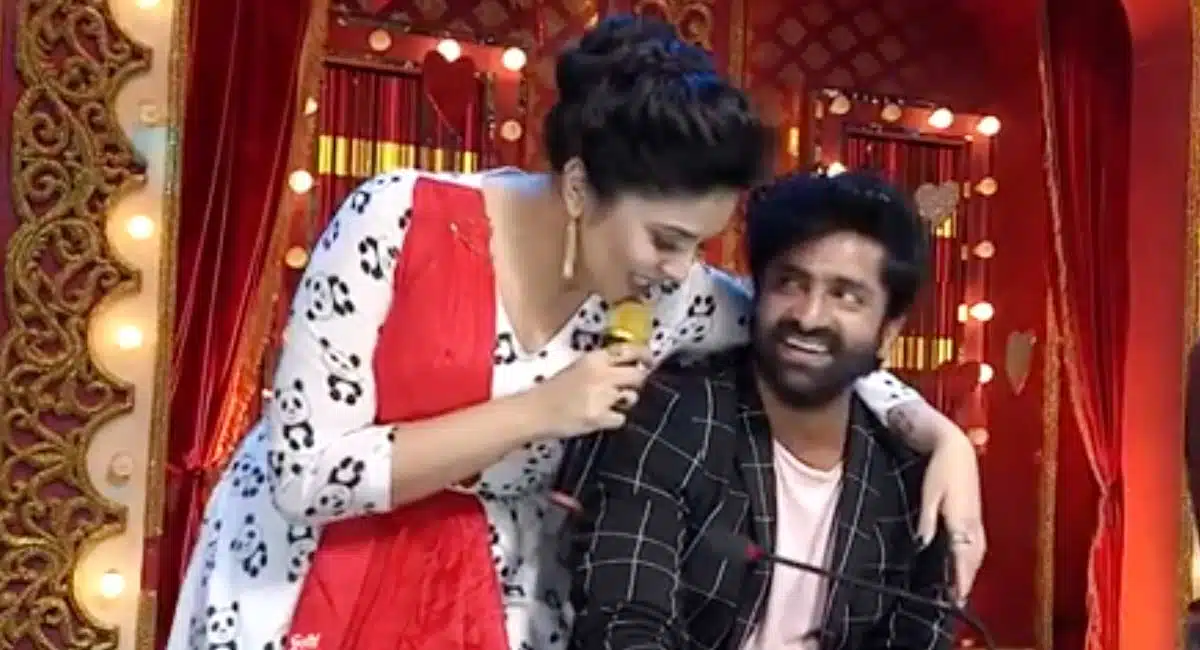 Sreemukhi Singing Song For shekar master