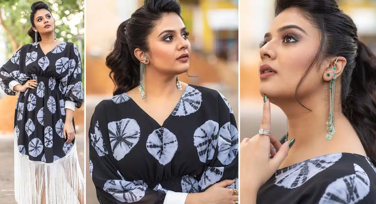 sreemukhi latest beautiful pics viral