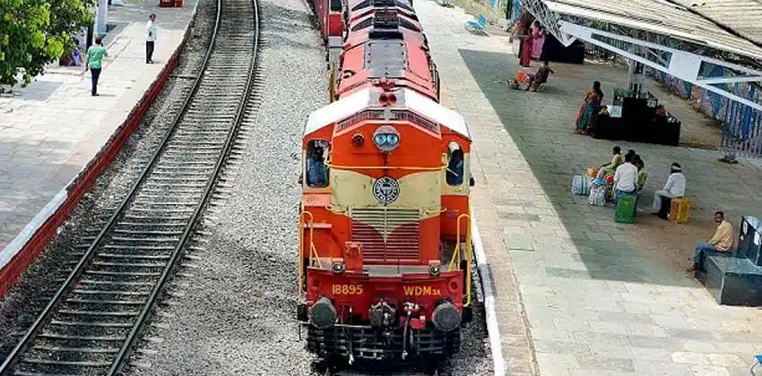 Train Horns: ఆడ‌వాళ్ల మాట‌ల‌కేమోగానీ.. రైలు కూత‌ల‌కైతే అర్థాలు వేరే..!
