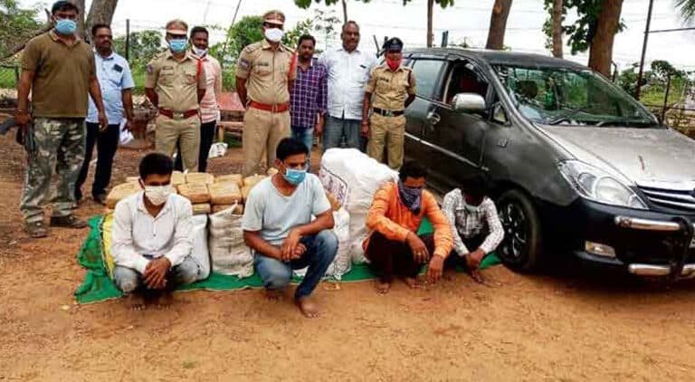 Khammam : దుమ్ముగూడెంలో 4.21 క్వింటాళ్ల గంజాయిని పట్టుకున్న పోలీసులు