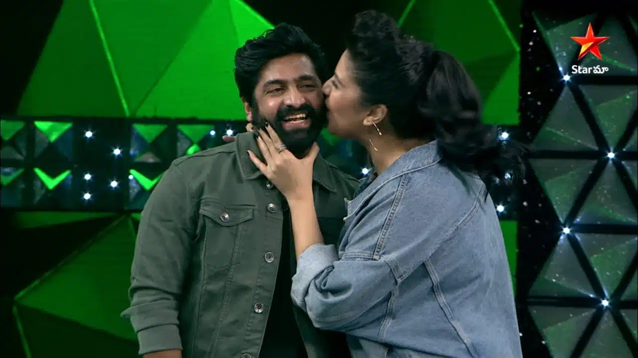 Srimukhi : శ్రీముఖి శేఖర్ మాస్టర్‌కి ఎందుకు ముద్దు పెట్టిందో ఓపెన్‌గా చెప్పేసింది