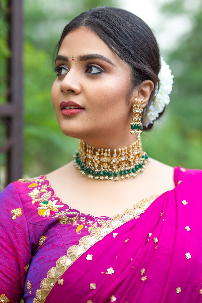 Sreemukhi Latest Pink Saree pics Viral