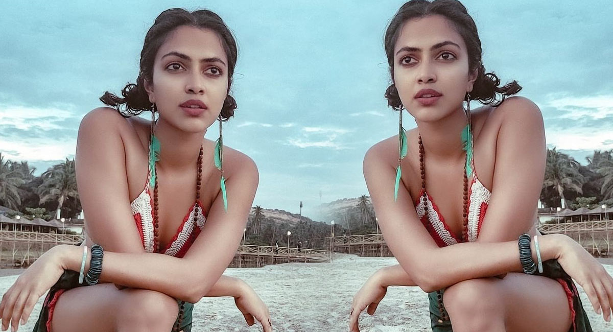 Amala Paul : వామ్మో బికినీలో దుమ్ములేపింది.. అమలా పాల్ అందాల ఆరబోత