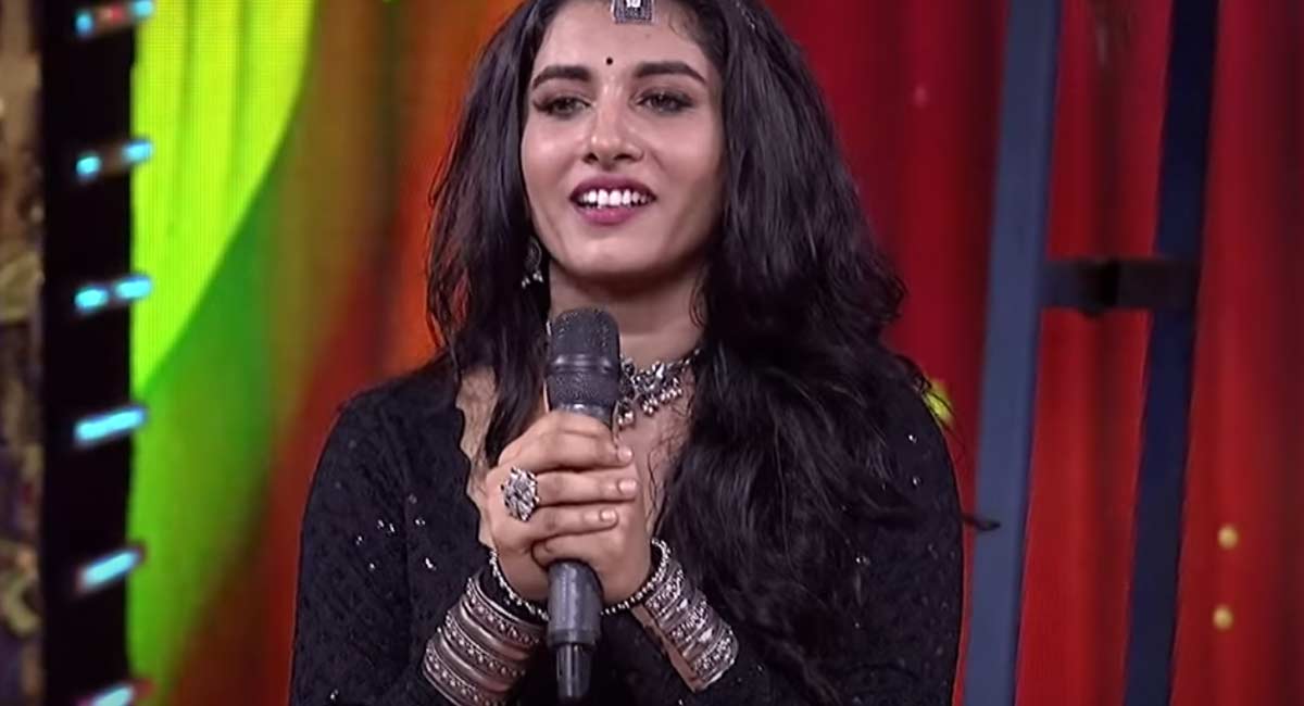 Vishnu Priya Once again expressed her love on Akkineni Akhil