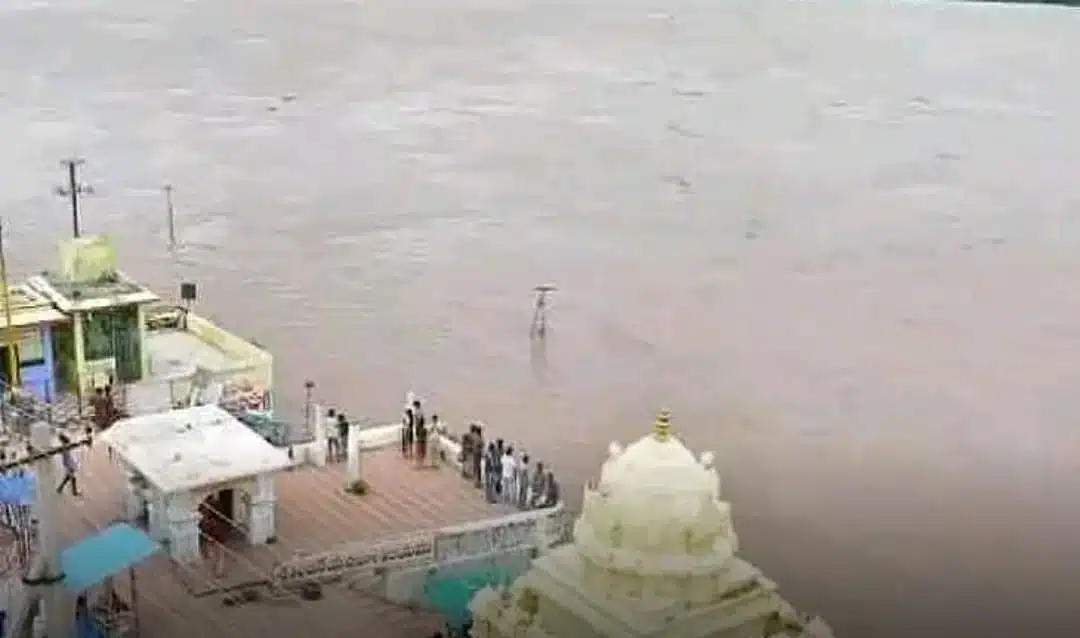 Khammam..గోదావరిలో నీరు తగ్గుముఖం..