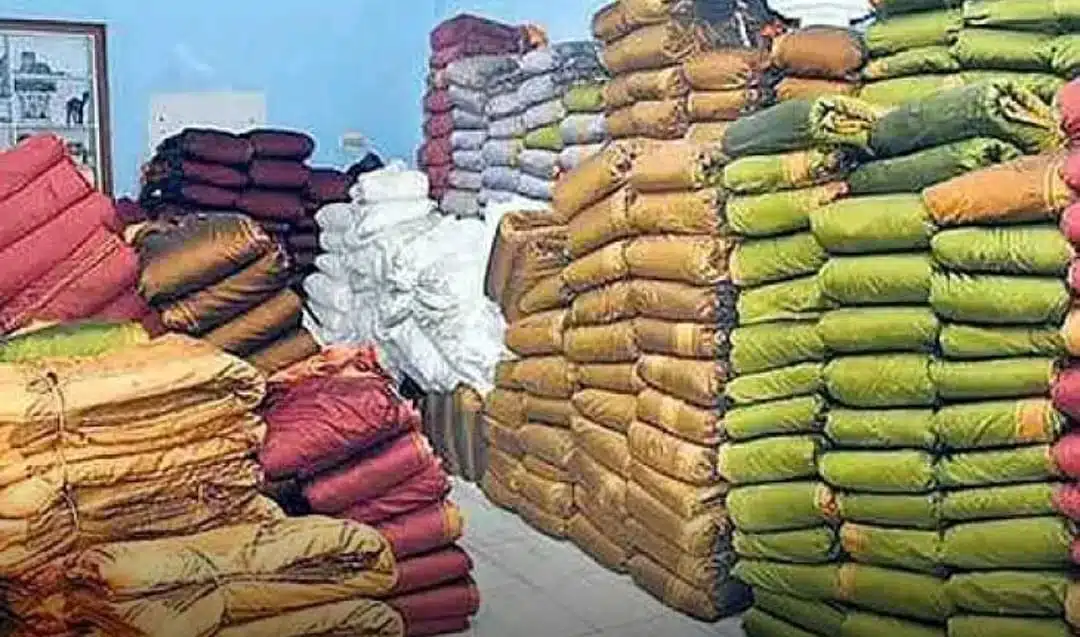 Mahaboobnagar..బతుకమ్మ చీరలొచ్చేశాయ్..
